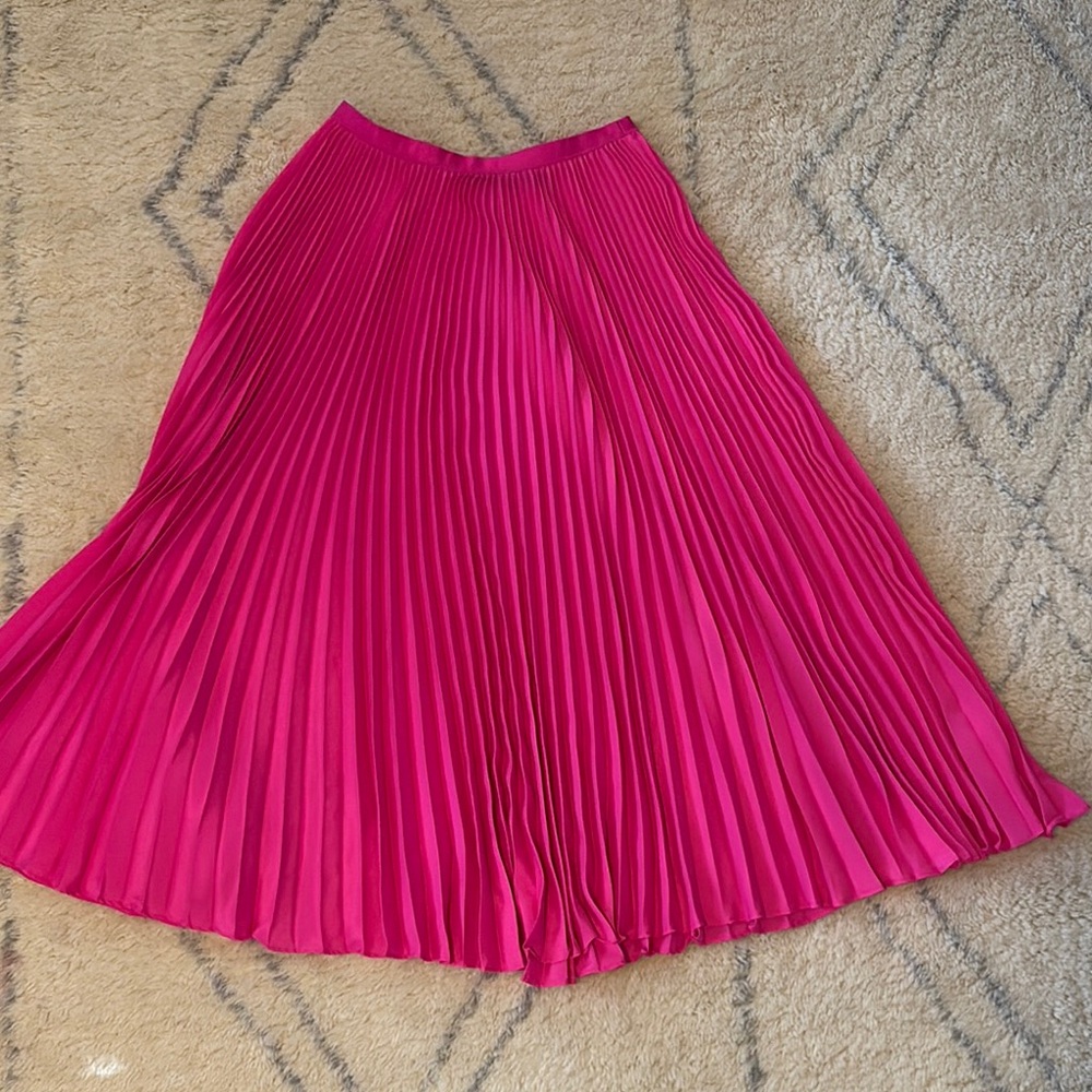Elegant Pink Pleated Skirt